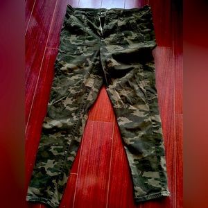 4 pairs of women’s jeans American Eagle